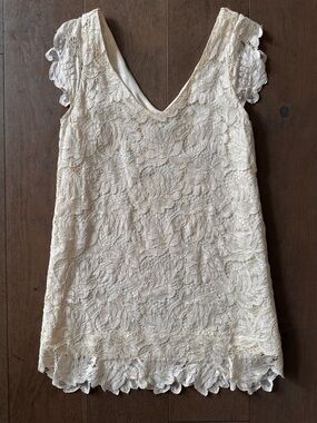 BB Dakota Ivory Lace Dress Sleeveless Scalloped Hem V-Neck Shift